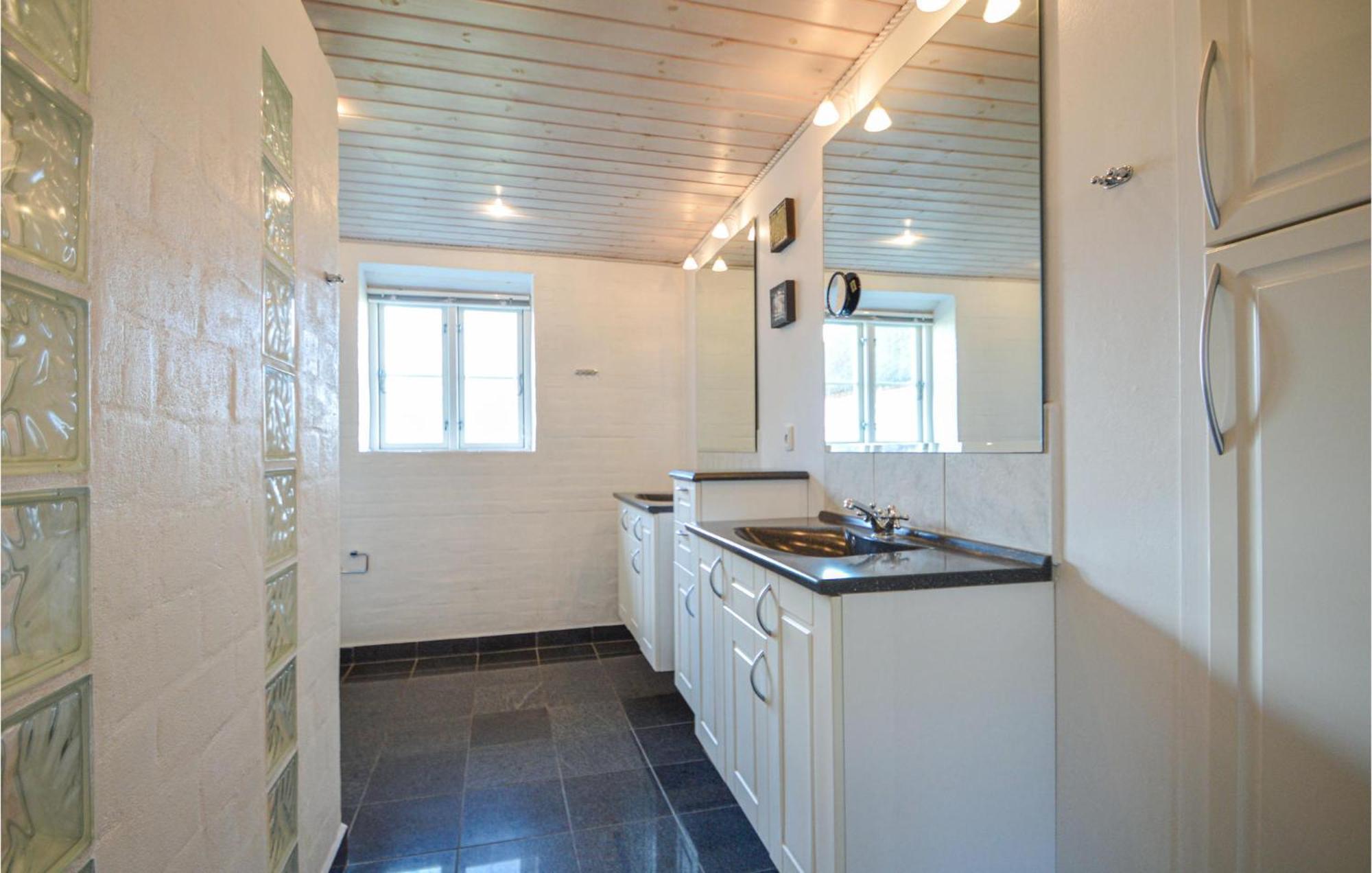 Awesome Home In Bredebro With Kitchen Ballum Bagian luar foto